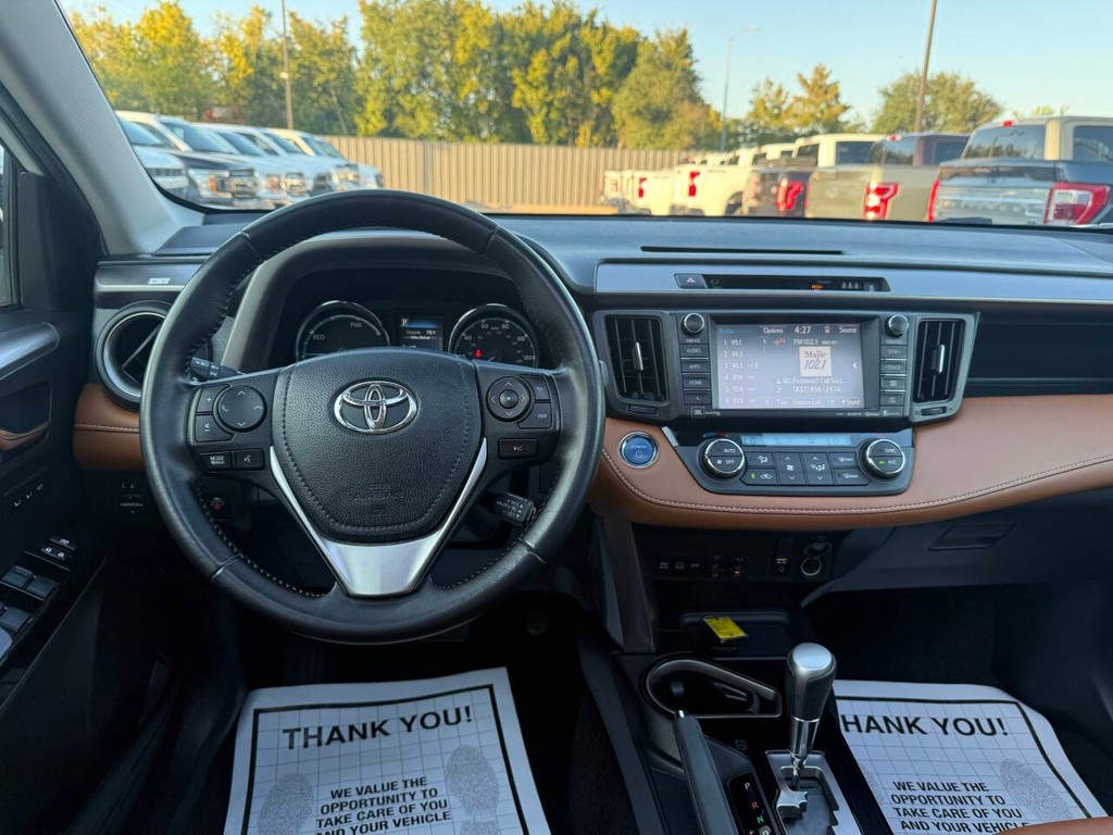 Toyota RAV4 Hybrid Vehicle Full-screen Gallery Image 21