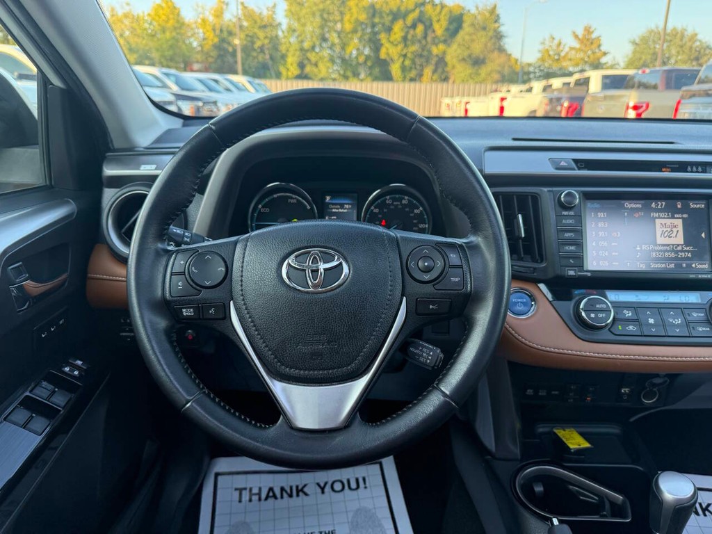 Toyota RAV4 Hybrid Vehicle Full-screen Gallery Image 22