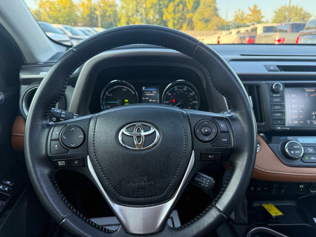 Toyota RAV4 Hybrid Vehicle Full-screen Gallery Image 23