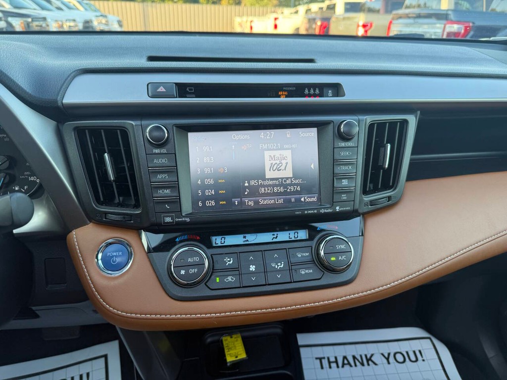 Toyota RAV4 Hybrid Vehicle Full-screen Gallery Image 24