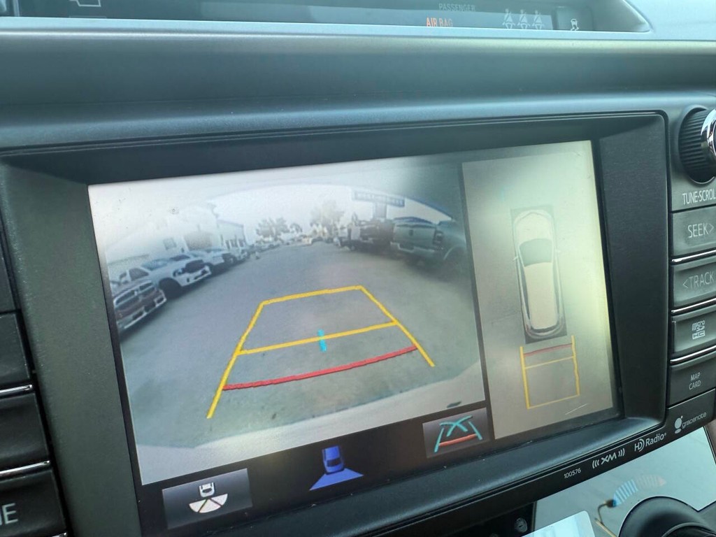 Toyota RAV4 Hybrid Vehicle Full-screen Gallery Image 27