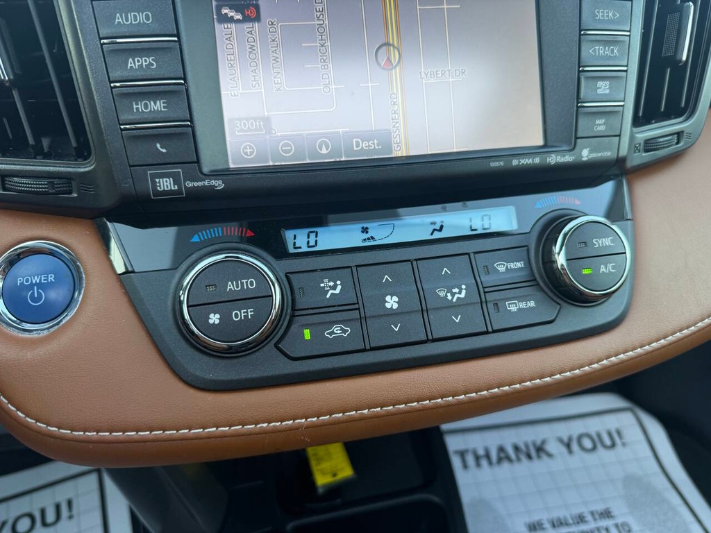 Toyota RAV4 Hybrid Vehicle Full-screen Gallery Image 28