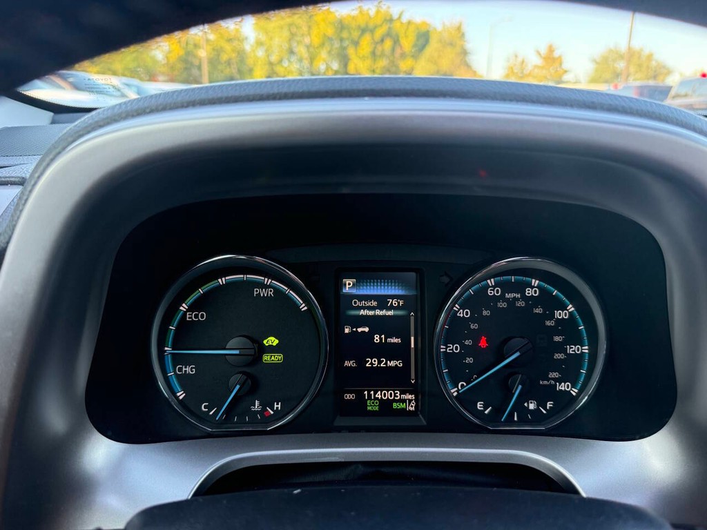 Toyota RAV4 Hybrid Vehicle Full-screen Gallery Image 33
