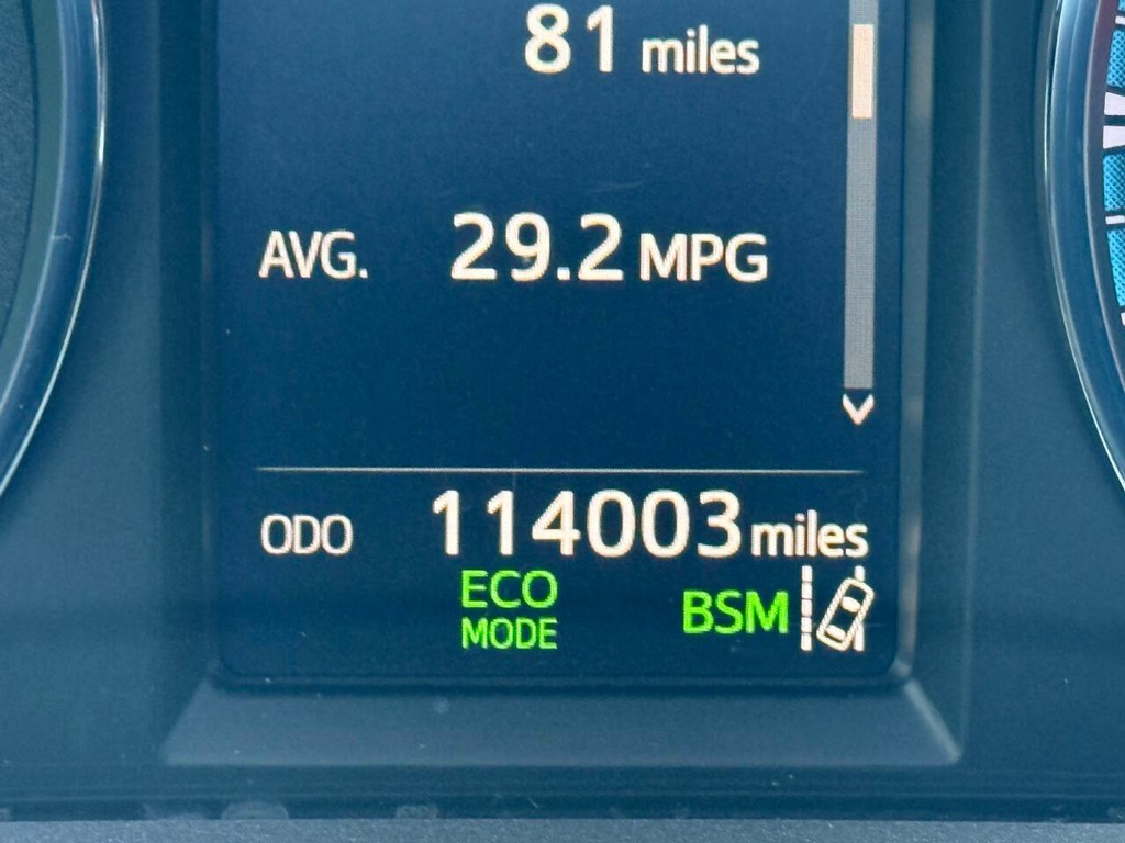 Toyota RAV4 Hybrid Vehicle Full-screen Gallery Image 34