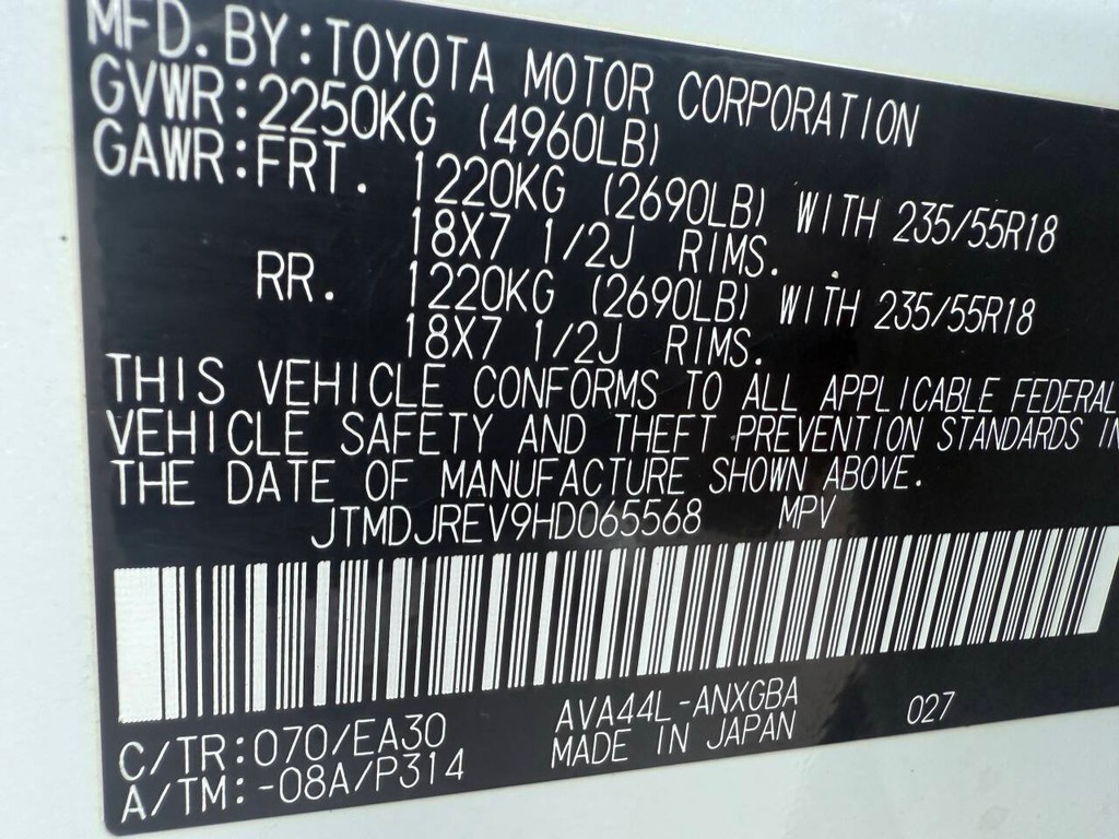 Toyota RAV4 Hybrid Vehicle Full-screen Gallery Image 35