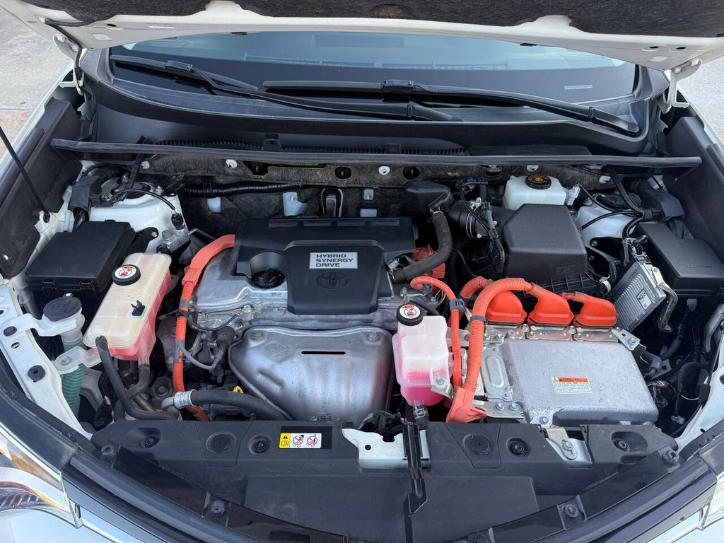 Toyota RAV4 Hybrid Vehicle Full-screen Gallery Image 36