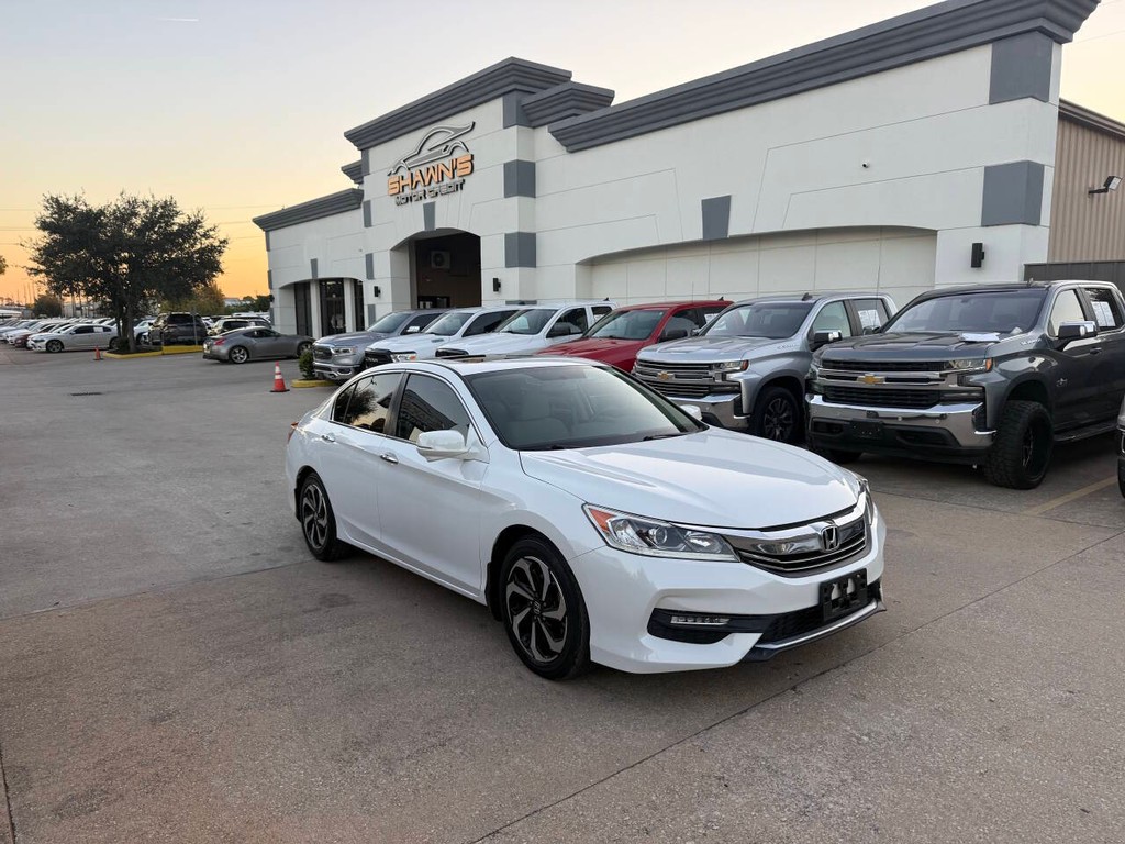 Honda Accord Sedan Vehicle Full-screen Gallery Image 02