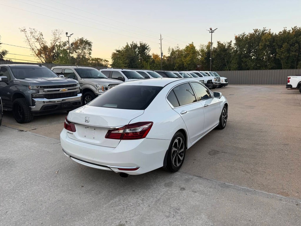 Honda Accord Sedan Vehicle Full-screen Gallery Image 05