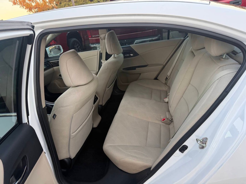 Honda Accord Sedan Vehicle Full-screen Gallery Image 13