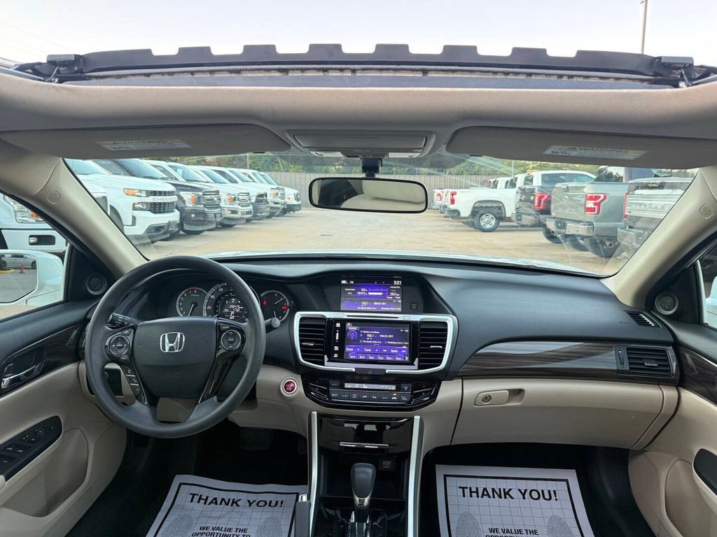 Honda Accord Sedan Vehicle Full-screen Gallery Image 17