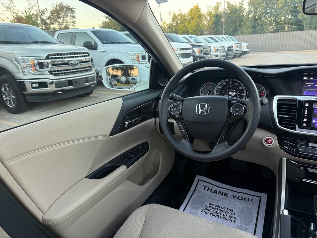 Honda Accord Sedan Vehicle Full-screen Gallery Image 19