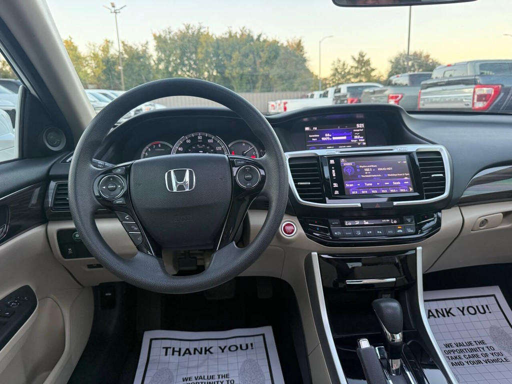 Honda Accord Sedan Vehicle Full-screen Gallery Image 21