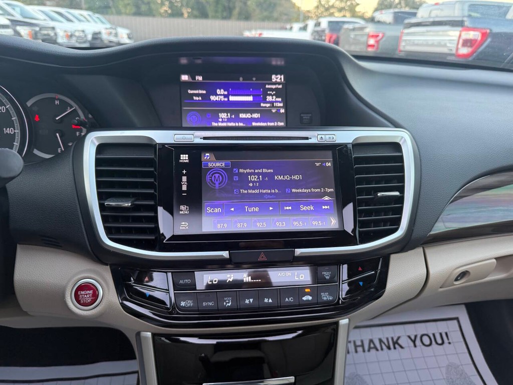 Honda Accord Sedan Vehicle Full-screen Gallery Image 24