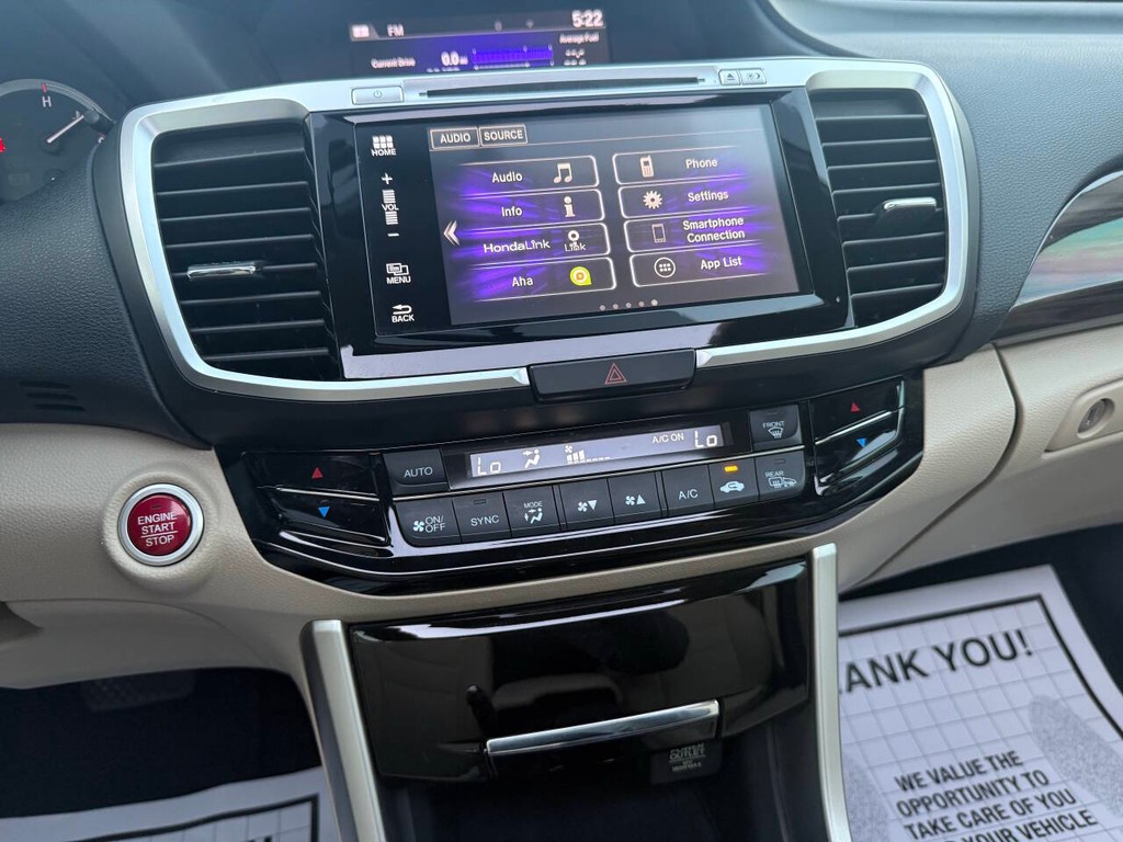 Honda Accord Sedan Vehicle Full-screen Gallery Image 28