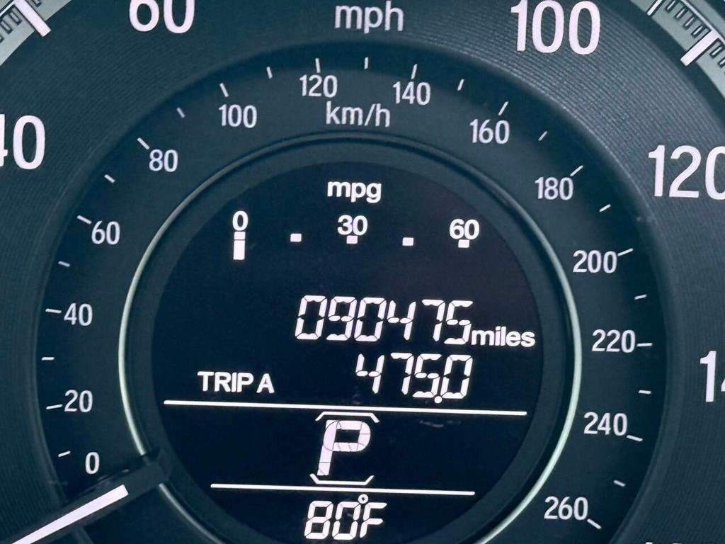 Honda Accord Sedan Vehicle Full-screen Gallery Image 33