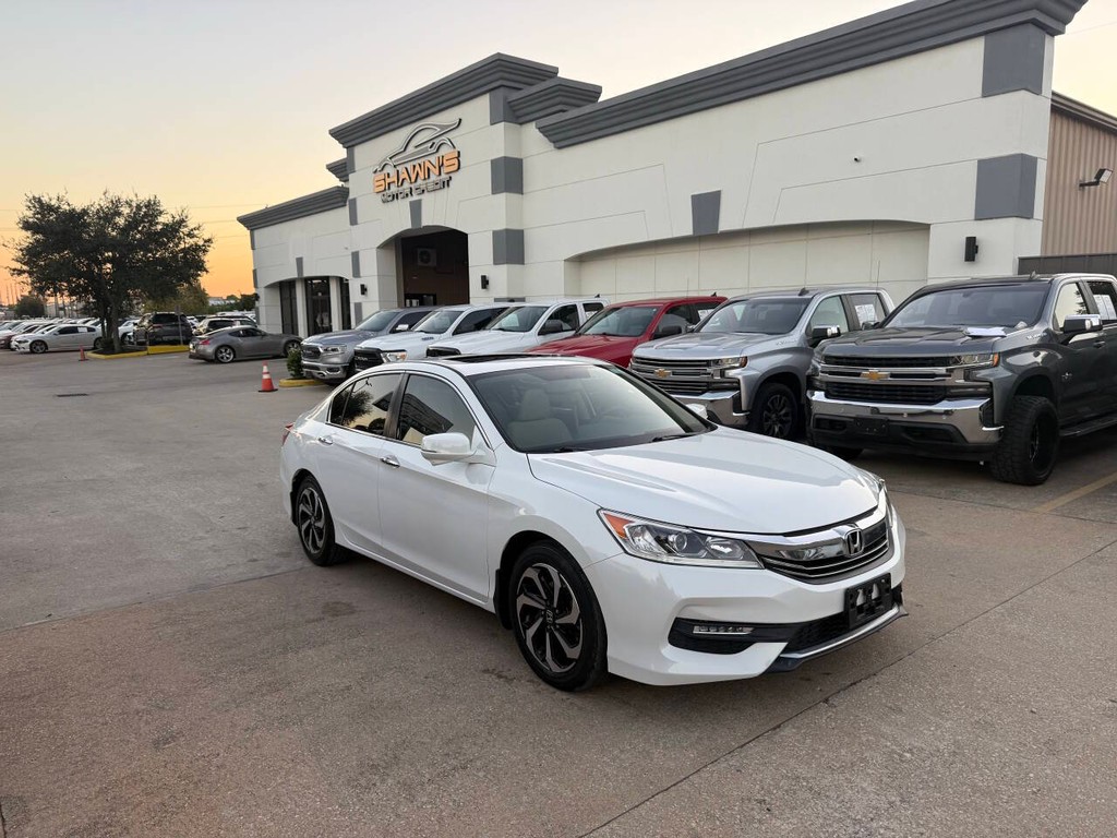 Honda Accord Sedan Vehicle Full-screen Gallery Image 41