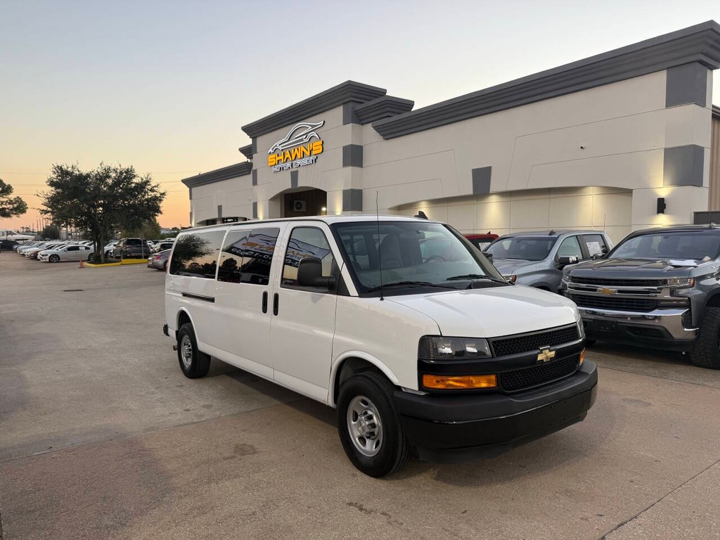 Chevrolet Express Vehicle Full-screen Gallery Image 02