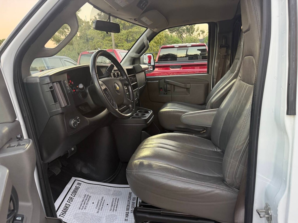 Chevrolet Express Vehicle Full-screen Gallery Image 07