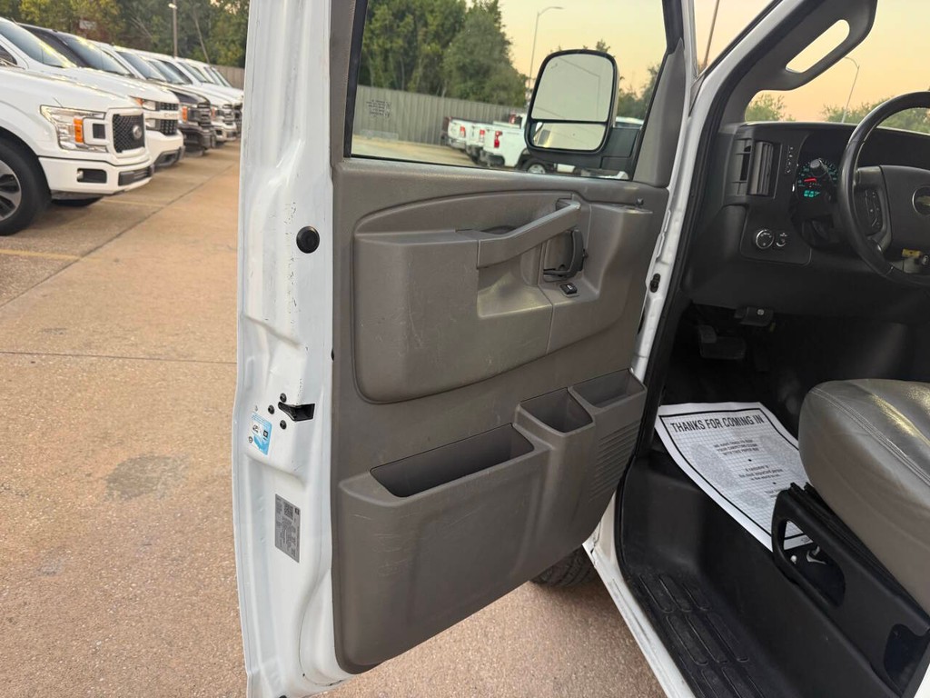 Chevrolet Express Vehicle Full-screen Gallery Image 08