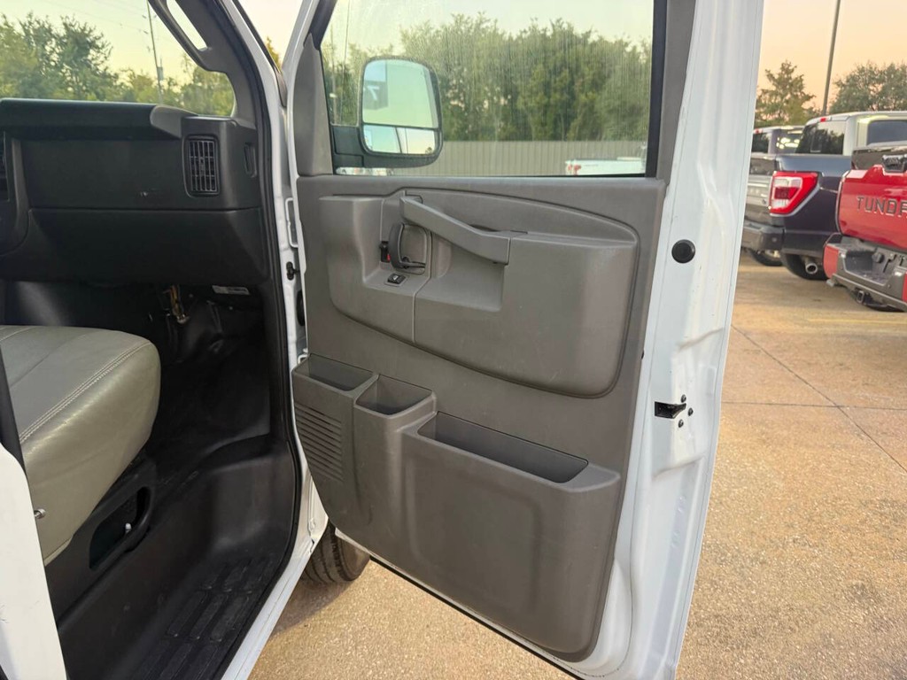 Chevrolet Express Vehicle Full-screen Gallery Image 11