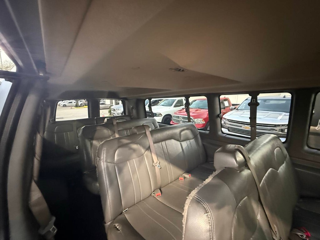 Chevrolet Express Vehicle Full-screen Gallery Image 12