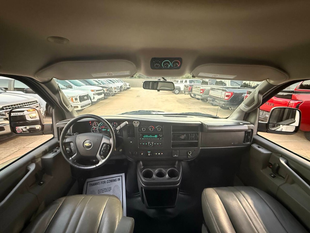 Chevrolet Express Vehicle Full-screen Gallery Image 15