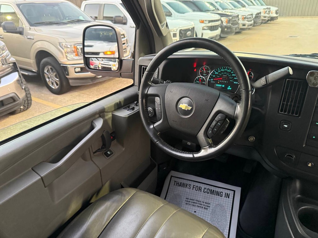 Chevrolet Express Vehicle Full-screen Gallery Image 16