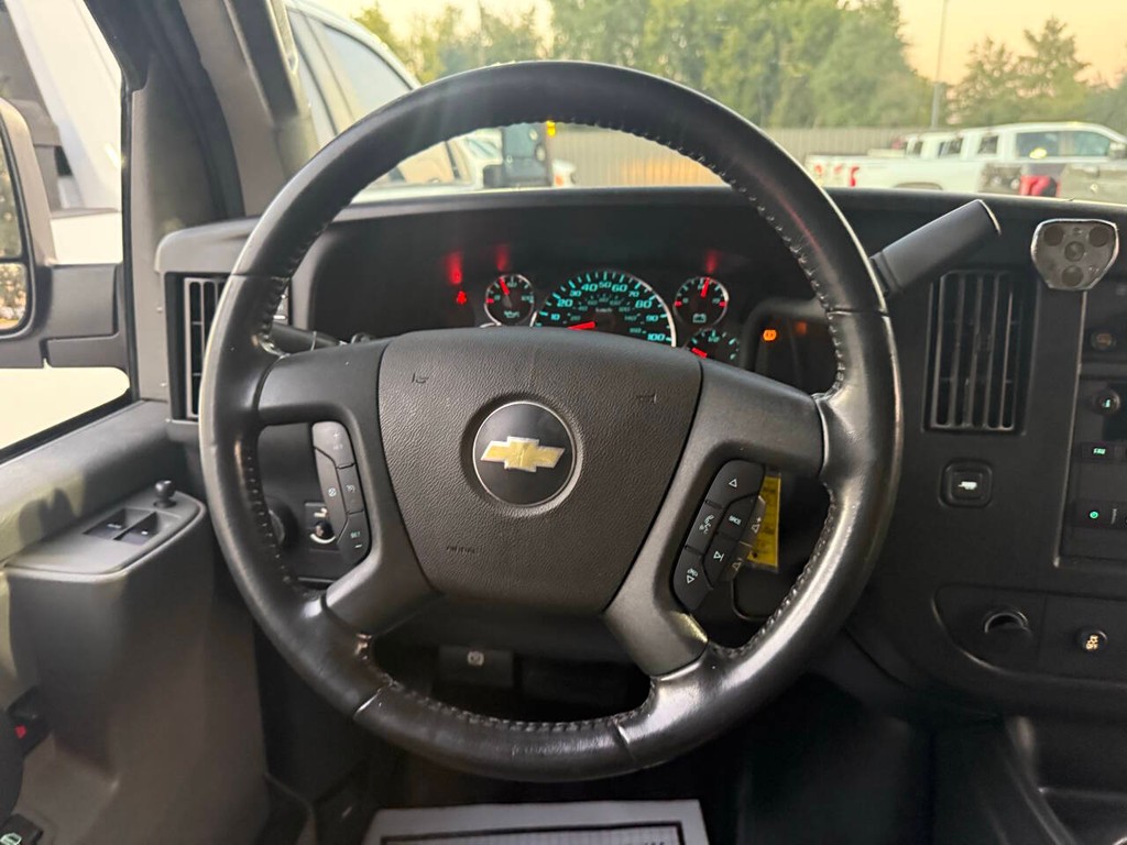 Chevrolet Express Vehicle Full-screen Gallery Image 19