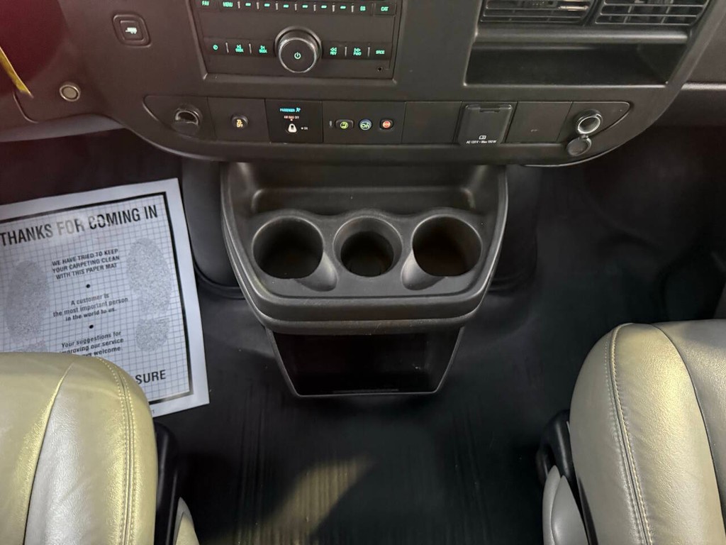 Chevrolet Express Vehicle Full-screen Gallery Image 24