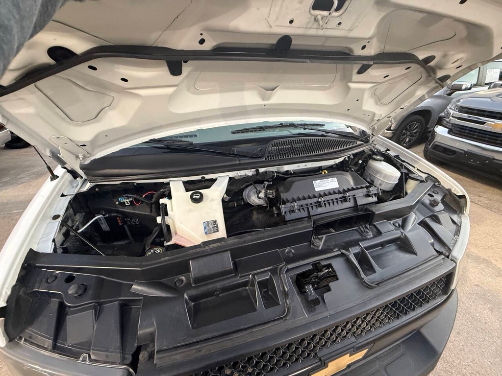 Chevrolet Express Vehicle Full-screen Gallery Image 29