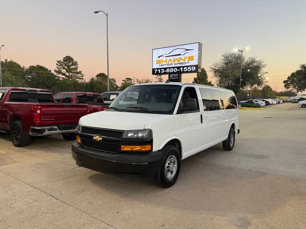 Chevrolet Express Vehicle Full-screen Gallery Image 36