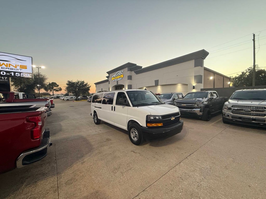 Chevrolet Express Vehicle Full-screen Gallery Image 37