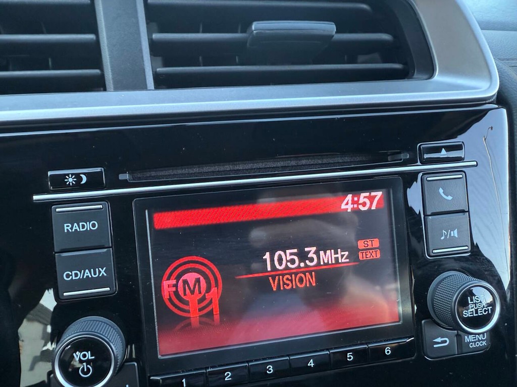 Honda Fit Vehicle Full-screen Gallery Image 25