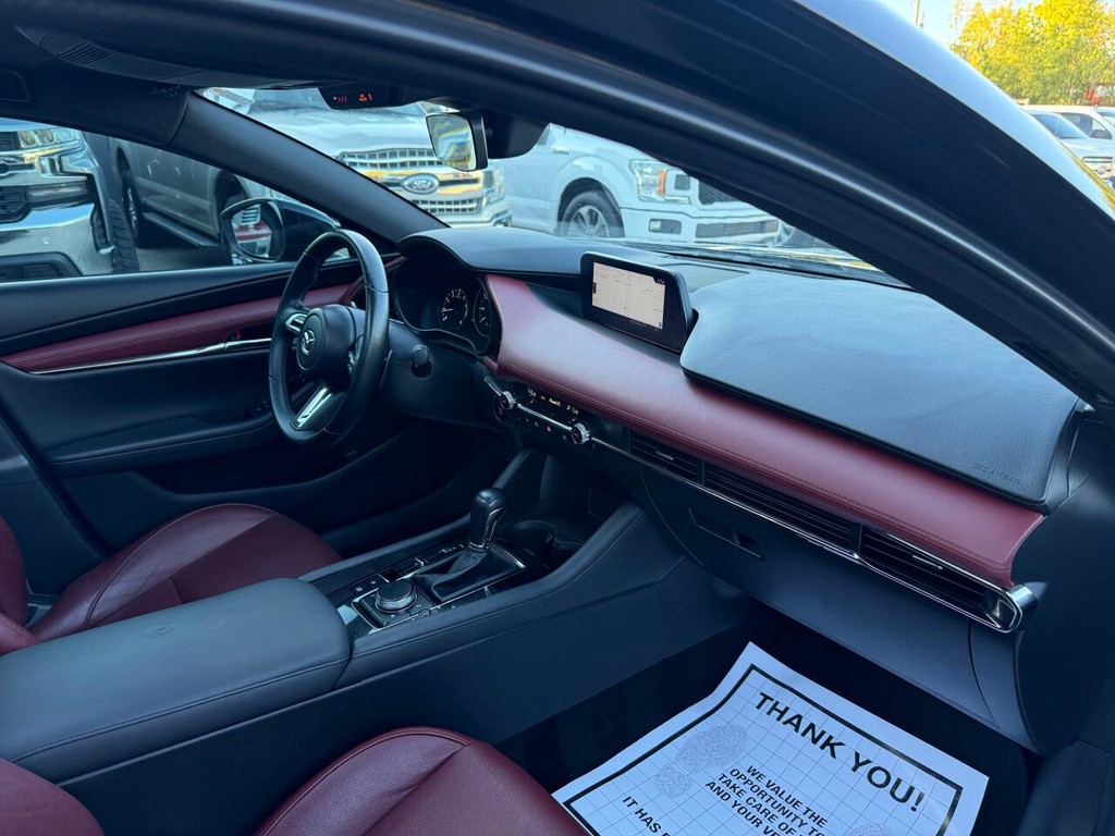 Mazda Mazda3 Hatchback Vehicle Full-screen Gallery Image 09