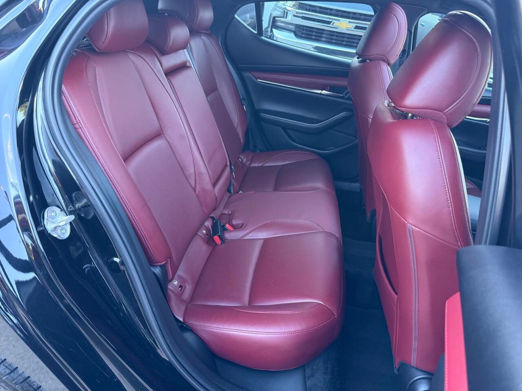 Mazda Mazda3 Hatchback Vehicle Full-screen Gallery Image 15