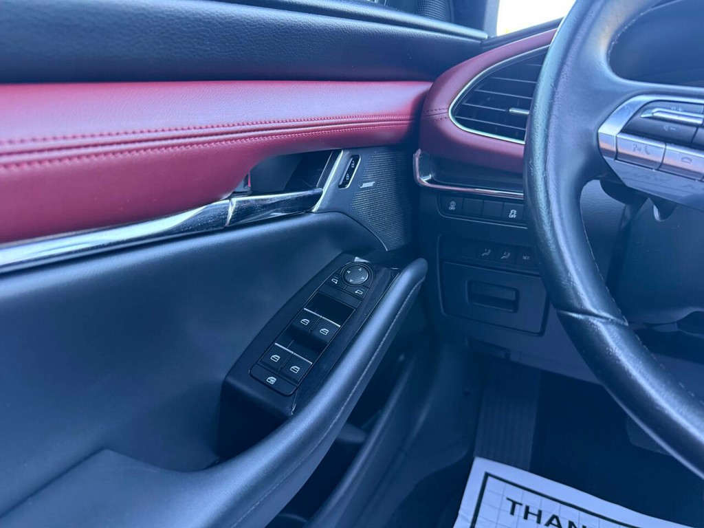 Mazda Mazda3 Hatchback Vehicle Full-screen Gallery Image 30