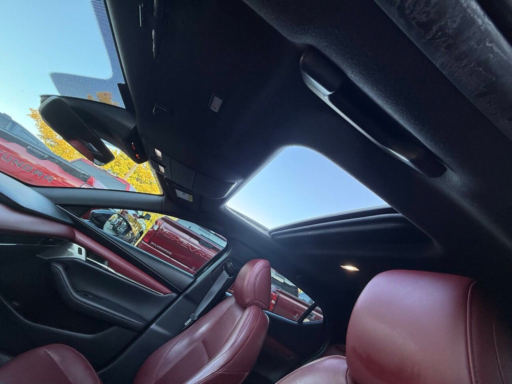 Mazda Mazda3 Hatchback Vehicle Full-screen Gallery Image 31