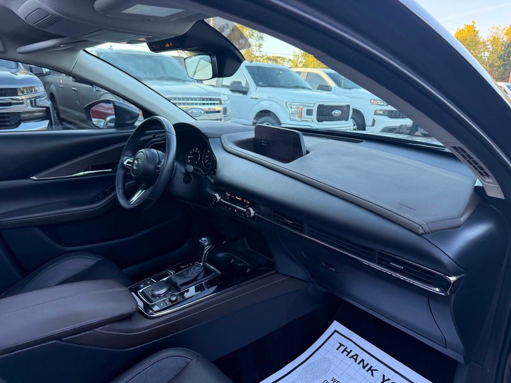 Mazda CX-30 Vehicle Full-screen Gallery Image 09