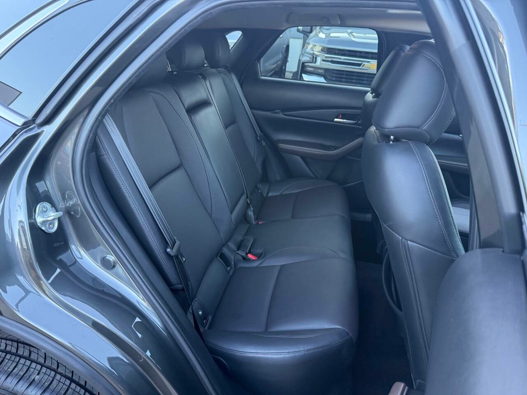 Mazda CX-30 Vehicle Full-screen Gallery Image 14