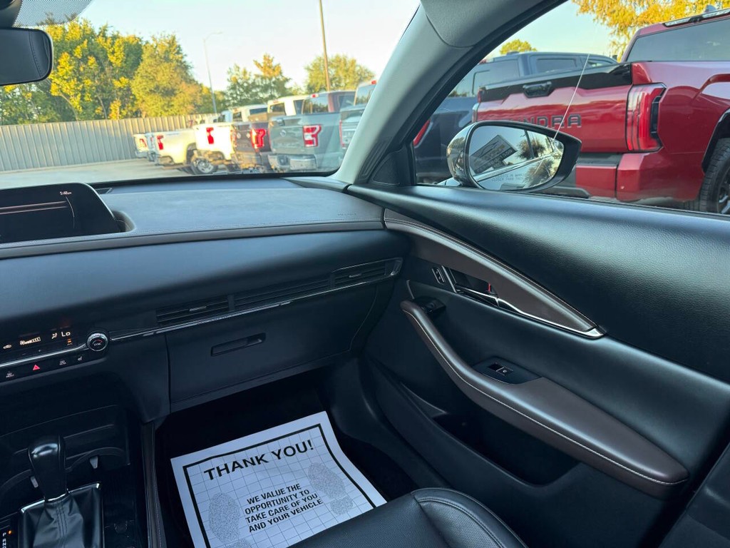 Mazda CX-30 Vehicle Full-screen Gallery Image 18