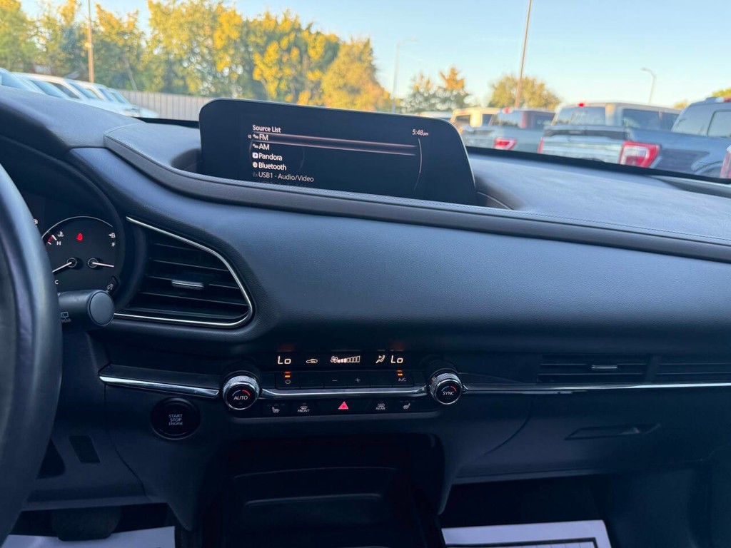 Mazda CX-30 Vehicle Full-screen Gallery Image 22