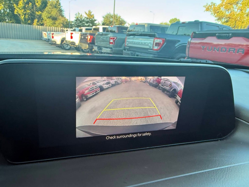 Mazda CX-30 Vehicle Full-screen Gallery Image 23