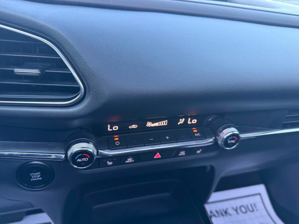 Mazda CX-30 Vehicle Full-screen Gallery Image 24