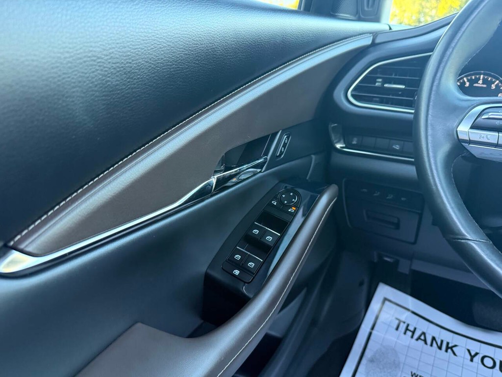 Mazda CX-30 Vehicle Full-screen Gallery Image 27