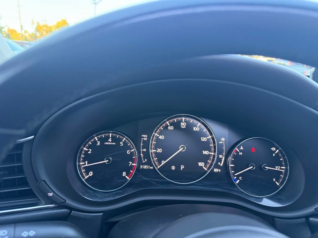 Mazda CX-30 Vehicle Full-screen Gallery Image 29