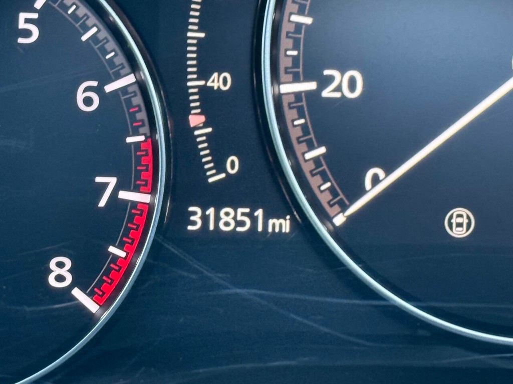 Mazda CX-30 Vehicle Full-screen Gallery Image 30