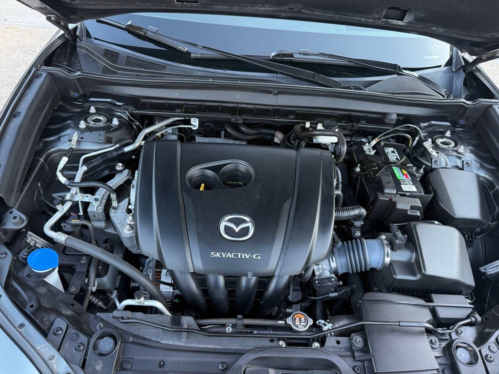 Mazda CX-30 Vehicle Full-screen Gallery Image 32