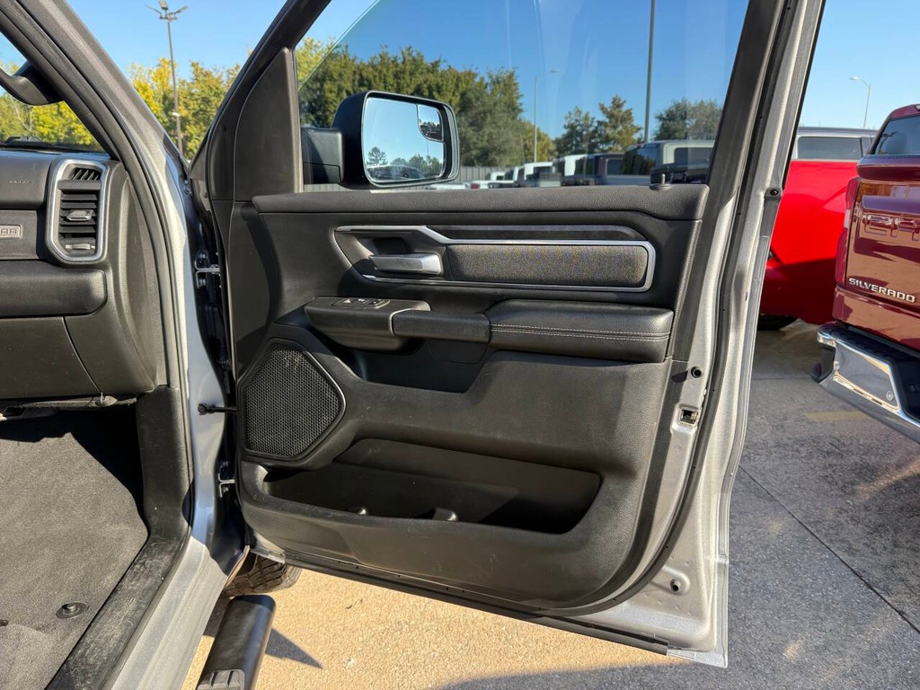 Ram 1500 Vehicle Full-screen Gallery Image 11