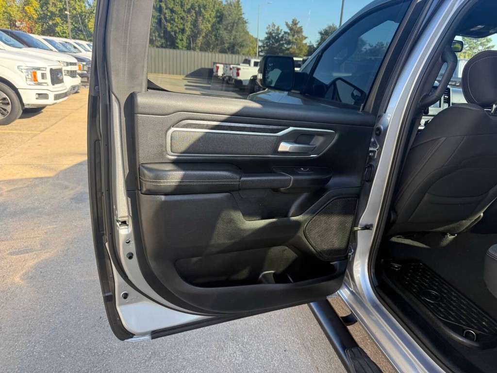 Ram 1500 Vehicle Full-screen Gallery Image 14