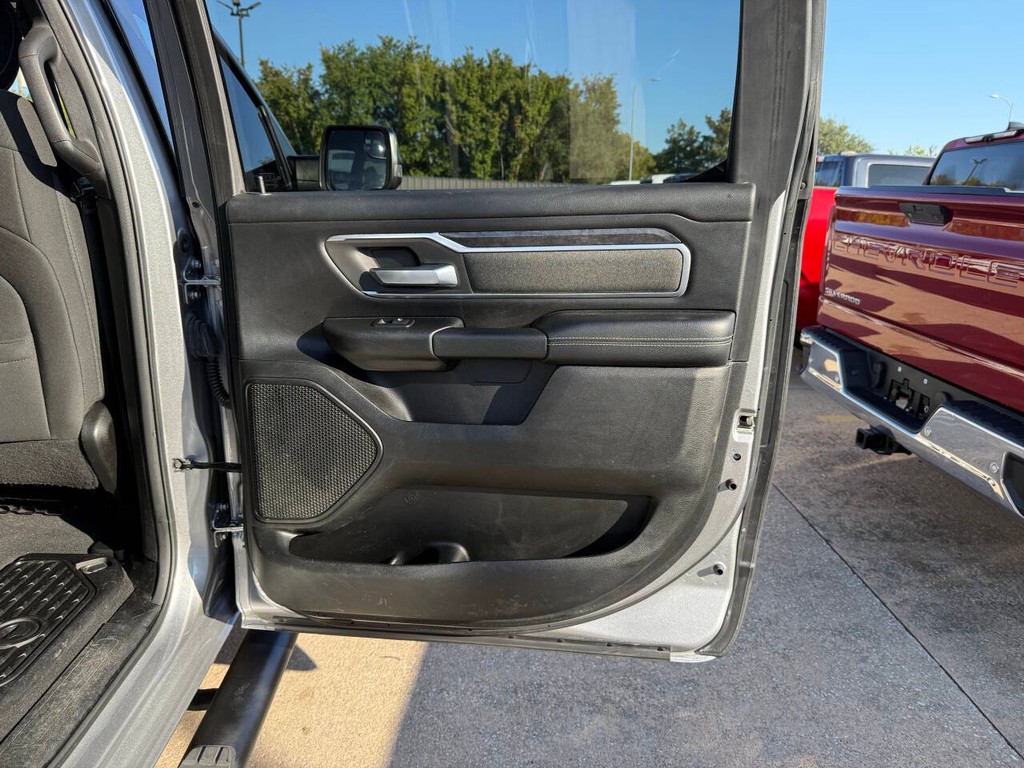 Ram 1500 Vehicle Full-screen Gallery Image 16